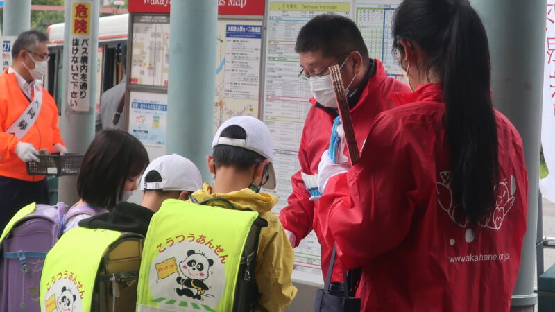 ＪＲ和歌山駅前で街頭啓発をさせて頂きました