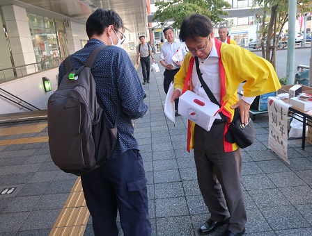和歌山市共同募金委員会と共催で、JR和歌山駅前で街頭募金活動を行いました!